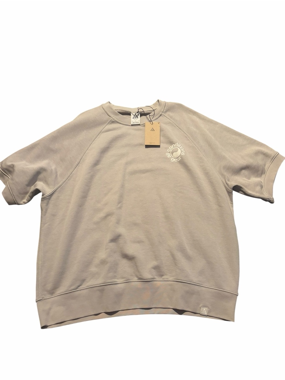 Nike ACG grey men’s short sleeve shirt NWT